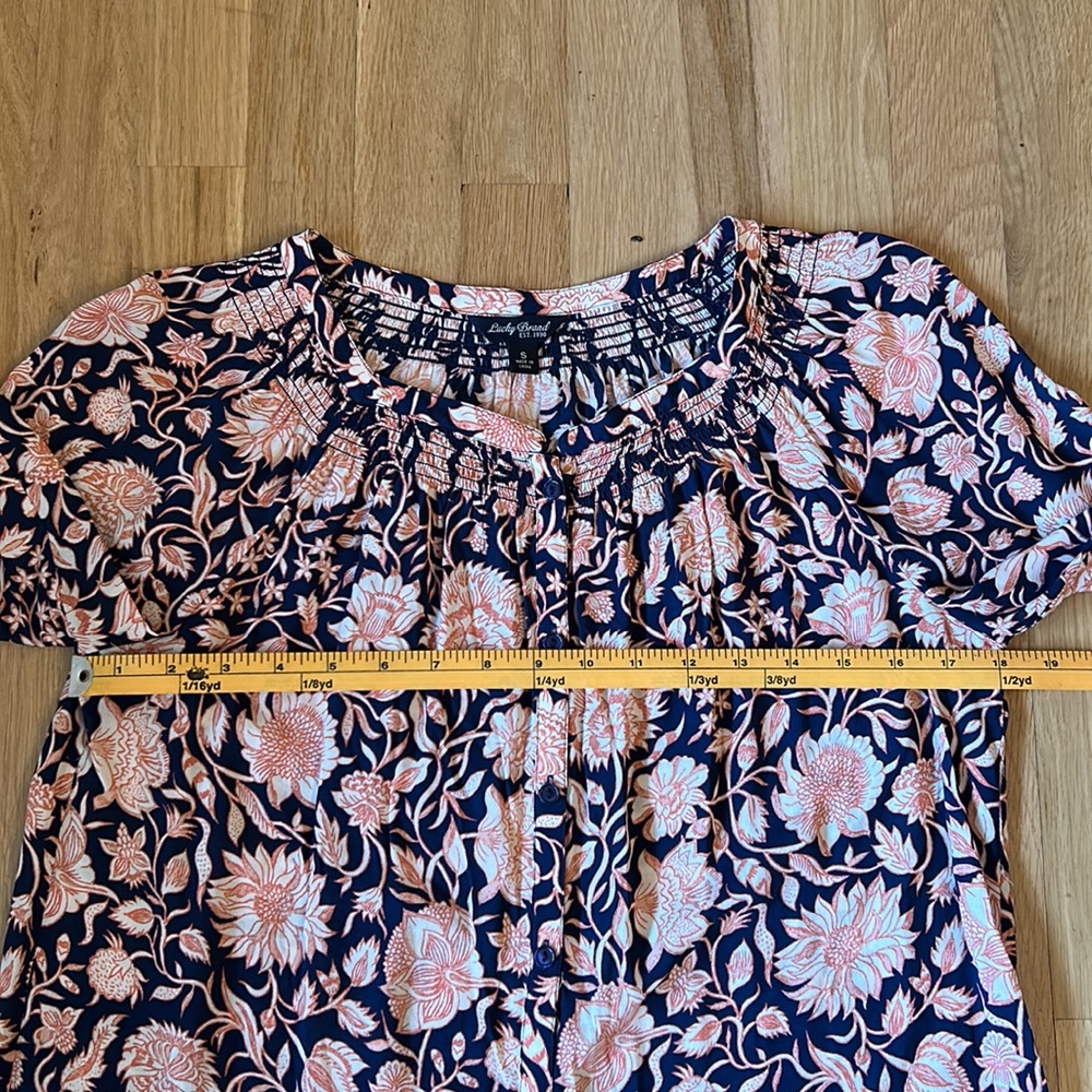 Lucky Brand Pink and Navy Floral Longsleeve Button Down Size Small - Picture 3 of 11